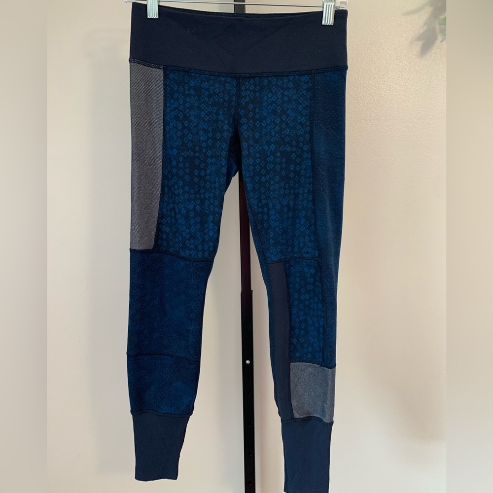 Lululemon Navy and Gray Pattern Leggings